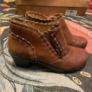 EUC. Brown booties